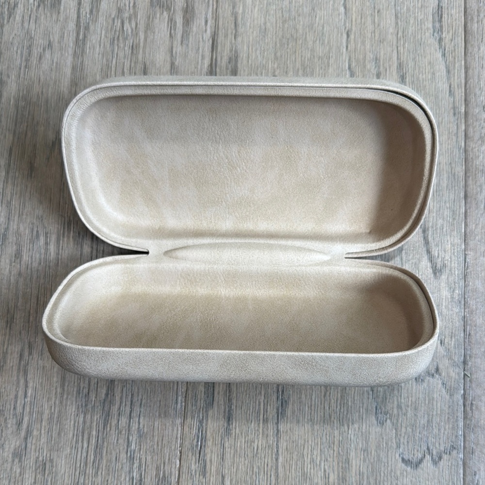 Chloé Beige Glasses Case 6.25x3x1.5 - Picture 2 of 5